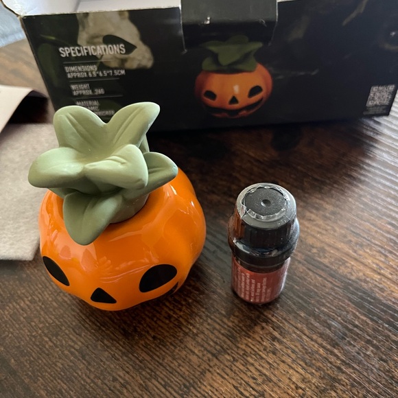 BLUZEN Halloween Pumpkin Jack-O-Lantern Ceramic Oil Diffuser - Picture 4 of 12